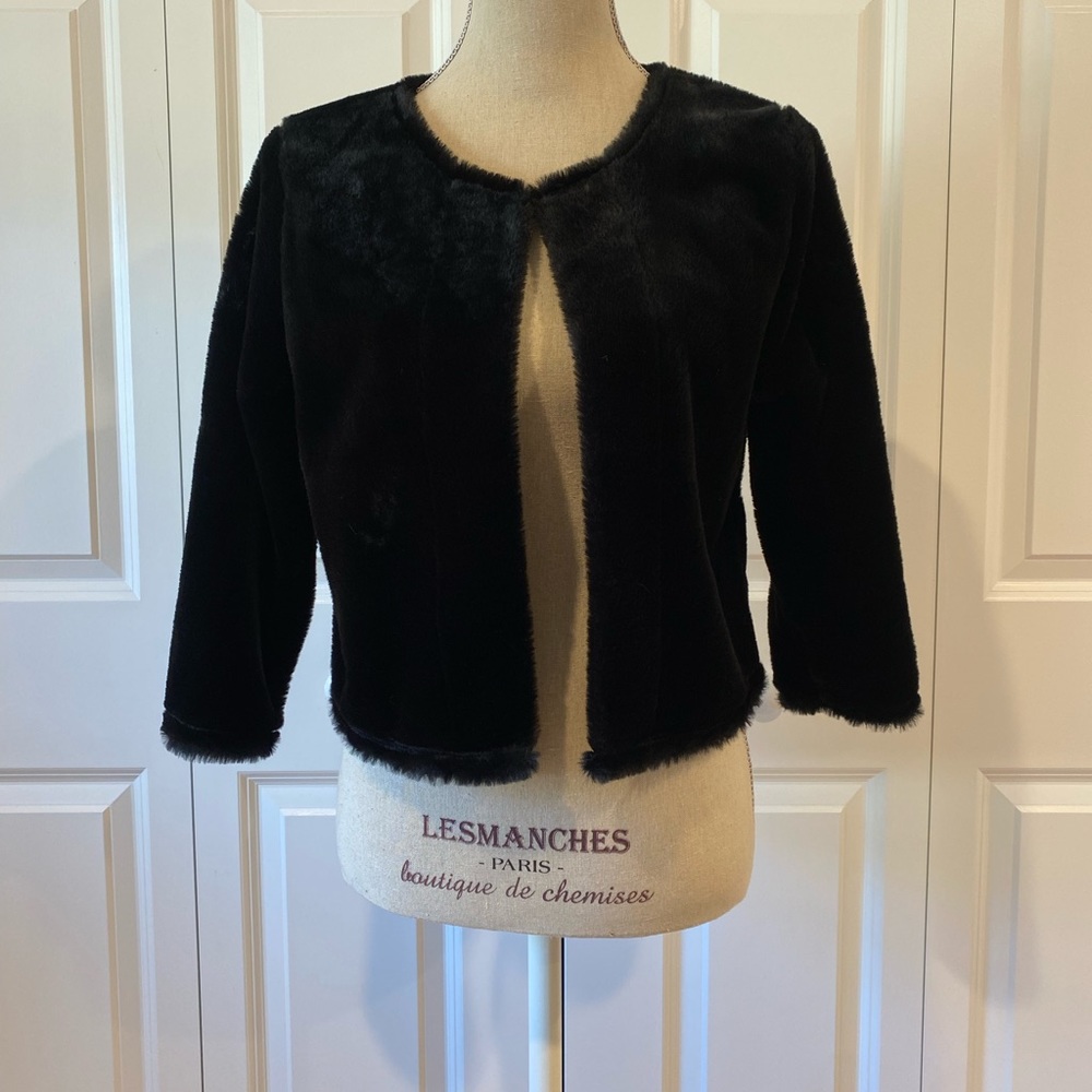Calvin Klein NEVER WORN black faux fur 3/4 length sleeve shrug size M